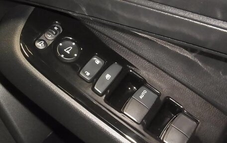 Honda Vezel, 2022 год, 1 850 000 рублей, 15 фотография