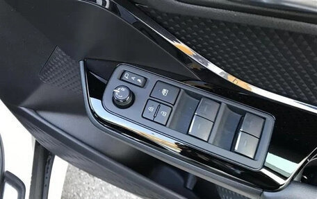 Toyota C-HR I рестайлинг, 2022 год, 1 712 000 рублей, 19 фотография