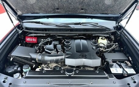 Toyota Land Cruiser Prado 150 рестайлинг 2, 2018 год, 5 700 000 рублей, 7 фотография