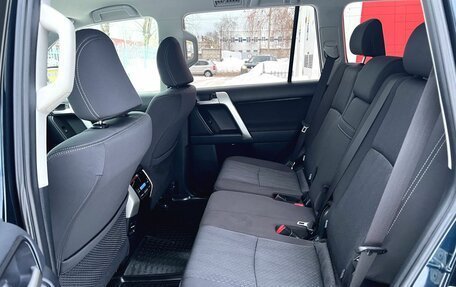 Toyota Land Cruiser Prado 150 рестайлинг 2, 2018 год, 5 700 000 рублей, 16 фотография