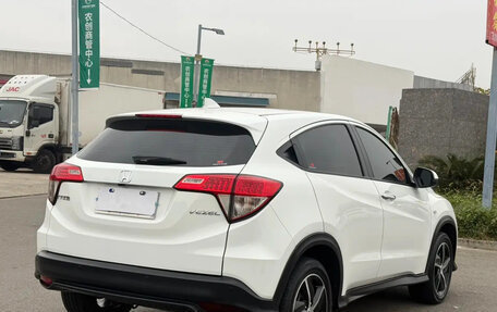 Honda Vezel, 2022 год, 1 400 000 рублей, 3 фотография