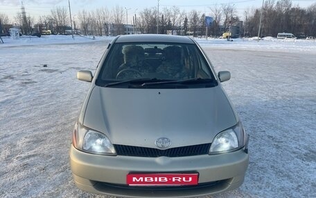 Toyota Platz, 2000 год, 410 000 рублей, 1 фотография