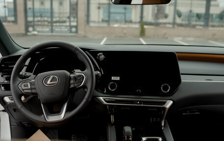 Lexus RX IV рестайлинг, 2025 год, 7 800 000 рублей, 12 фотография