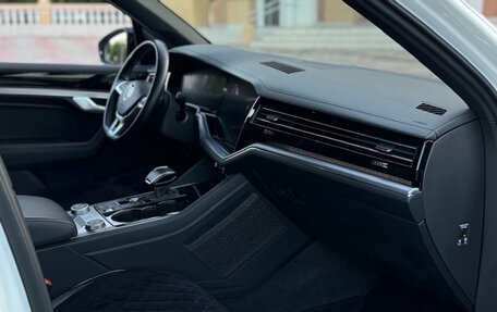 Volkswagen Touareg III, 2018 год, 5 200 000 рублей, 2 фотография