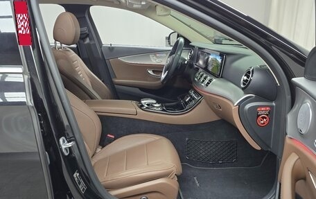 Mercedes-Benz E-Класс, 2019 год, 4 670 000 рублей, 13 фотография