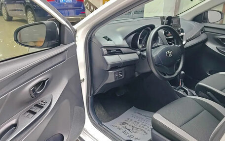 Toyota Yaris XP150 рестайлинг, 2022 год, 1 235 000 рублей, 5 фотография