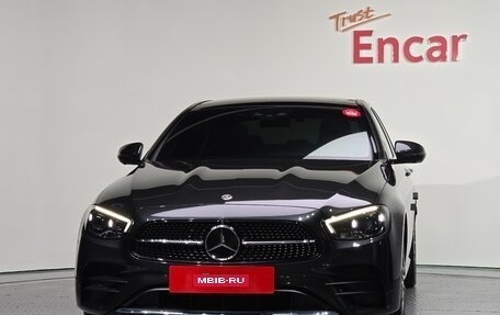 Mercedes-Benz E-Класс, 2022 год, 5 560 000 рублей, 2 фотография