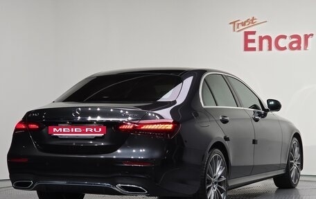 Mercedes-Benz E-Класс, 2022 год, 5 560 000 рублей, 3 фотография