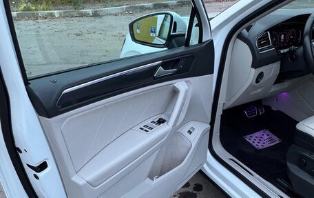 Volkswagen Tiguan II, 2020 год, 4 500 000 рублей, 23 фотография