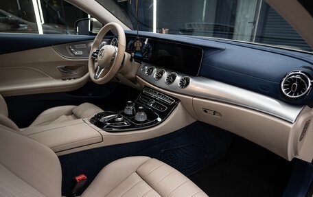 Mercedes-Benz E-Класс, 2018 год, 4 150 000 рублей, 9 фотография