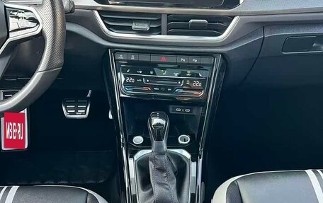 Volkswagen T-Cross I, 2023 год, 1 860 000 рублей, 8 фотография