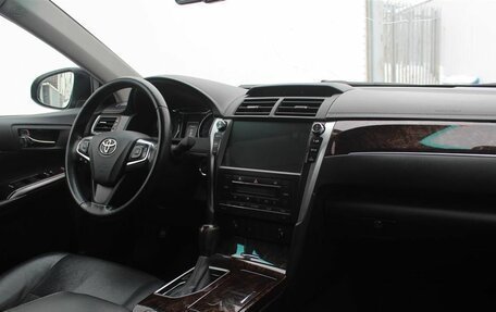 Toyota Camry, 2017 год, 2 600 000 рублей, 14 фотография