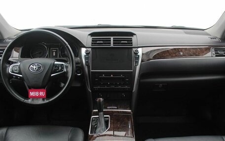 Toyota Camry, 2017 год, 2 600 000 рублей, 15 фотография