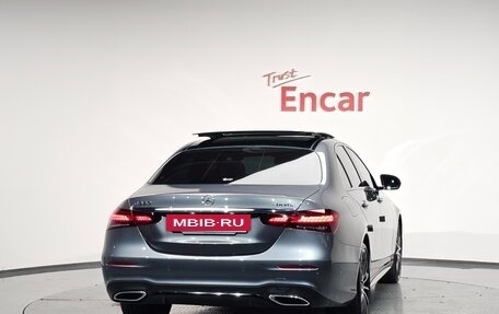 Mercedes-Benz E-Класс, 2023 год, 6 000 000 рублей, 4 фотография