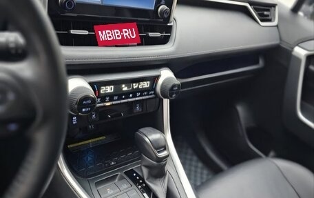 Toyota RAV4, 2019 год, 3 600 000 рублей, 12 фотография