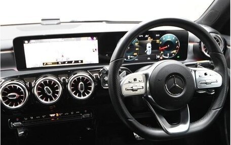 Mercedes-Benz A-Класс, 2019 год, 1 350 000 рублей, 17 фотография