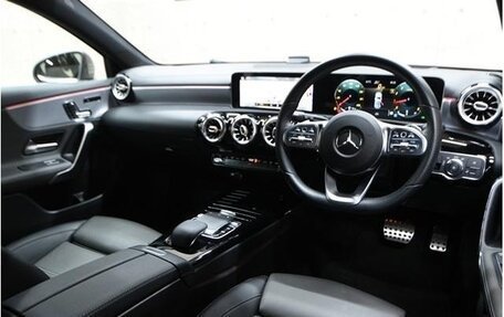 Mercedes-Benz A-Класс, 2019 год, 1 350 000 рублей, 16 фотография