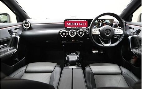 Mercedes-Benz A-Класс, 2019 год, 1 350 000 рублей, 8 фотография