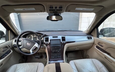 Cadillac Escalade III, 2008 год, 1 350 000 рублей, 13 фотография