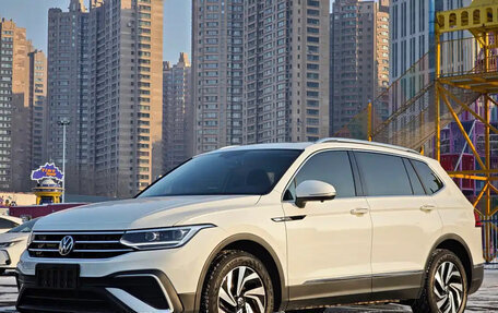Volkswagen Tiguan II, 2023 год, 2 789 000 рублей, 1 фотография