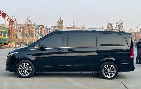 Mercedes-Benz V-Класс, 2023 год, 5 850 000 рублей, 5 фотография