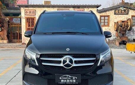 Mercedes-Benz V-Класс, 2023 год, 5 850 000 рублей, 2 фотография