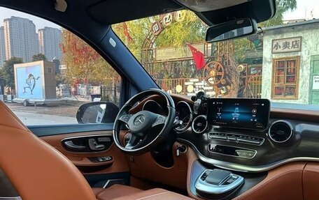 Mercedes-Benz V-Класс, 2023 год, 5 850 000 рублей, 12 фотография