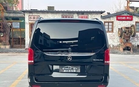 Mercedes-Benz V-Класс, 2023 год, 5 850 000 рублей, 7 фотография