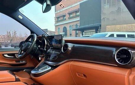 Mercedes-Benz V-Класс, 2023 год, 5 850 000 рублей, 13 фотография