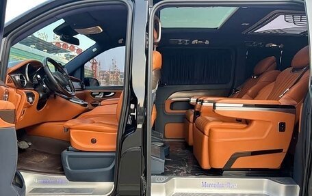 Mercedes-Benz V-Класс, 2023 год, 5 850 000 рублей, 14 фотография