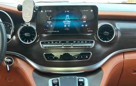 Mercedes-Benz V-Класс, 2023 год, 5 850 000 рублей, 23 фотография