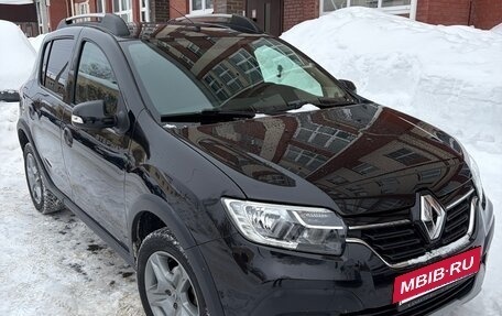 Renault Sandero II рестайлинг, 2021 год, 1 600 000 рублей, 2 фотография