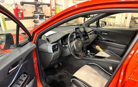 Toyota C-HR I рестайлинг, 2020 год, 2 750 000 рублей, 6 фотография