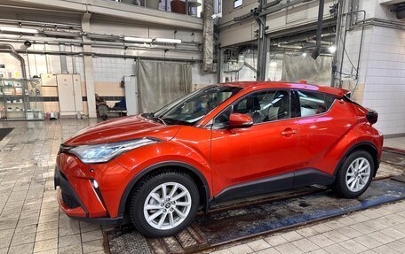 Toyota C-HR I рестайлинг, 2020 год, 2 750 000 рублей, 2 фотография