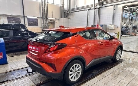Toyota C-HR I рестайлинг, 2020 год, 2 750 000 рублей, 4 фотография