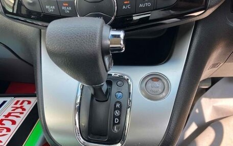 Nissan Serena IV, 2016 год, 1 890 000 рублей, 24 фотография