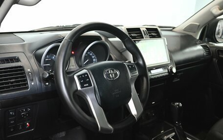 Toyota Land Cruiser Prado 150 рестайлинг 2, 2013 год, 3 850 000 рублей, 11 фотография