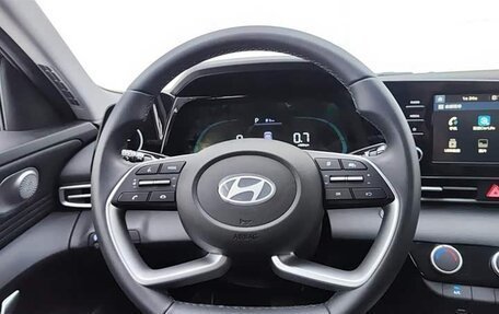 Hyundai Elantra, 2023 год, 1 850 000 рублей, 6 фотография