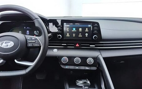 Hyundai Elantra, 2023 год, 1 850 000 рублей, 7 фотография