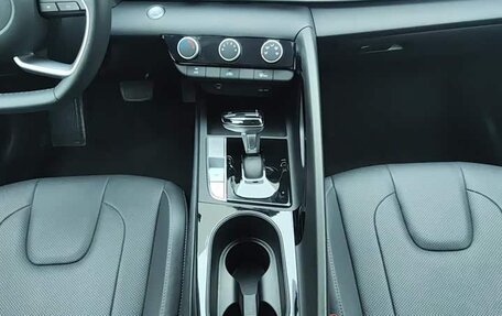 Hyundai Elantra, 2023 год, 1 850 000 рублей, 9 фотография