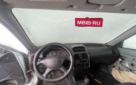 Mitsubishi Carisma I, 2003 год, 90 000 рублей, 2 фотография