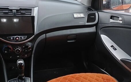 Hyundai Solaris II рестайлинг, 2015 год, 1 300 000 рублей, 6 фотография