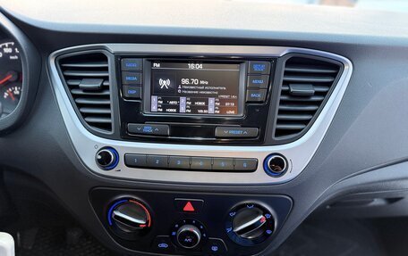 Hyundai Solaris II рестайлинг, 2017 год, 890 000 рублей, 16 фотография