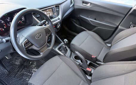 Hyundai Solaris II рестайлинг, 2017 год, 890 000 рублей, 21 фотография