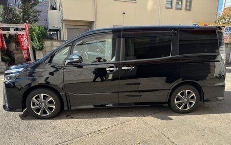 Toyota Voxy III, 2021 год, 2 070 000 рублей, 3 фотография