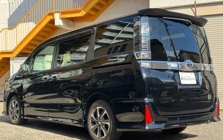 Toyota Voxy III, 2021 год, 2 070 000 рублей, 7 фотография