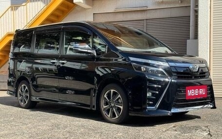 Toyota Voxy III, 2021 год, 2 070 000 рублей, 4 фотография