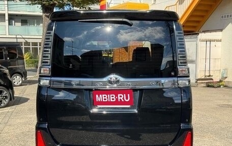 Toyota Voxy III, 2021 год, 2 070 000 рублей, 9 фотография