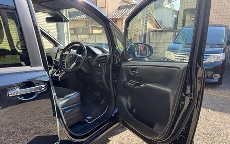 Toyota Voxy III, 2021 год, 2 070 000 рублей, 15 фотография