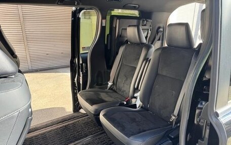 Toyota Voxy III, 2021 год, 2 070 000 рублей, 19 фотография